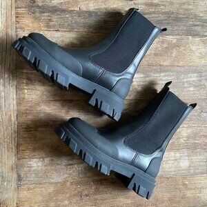 GANNI Black Mid Chelsea Boots 41 Black